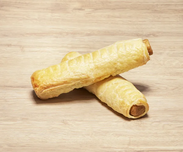 Worstenbroodje schilferdeeg curryworst